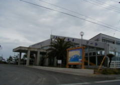 �A�N�A���N�Z���^�[�i�����C�j