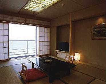 ���ɓ��N���X�^���r���[�z�e��