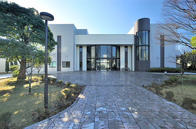 ���΃Z�~�i�[�n�E�X