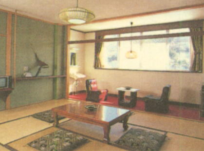 �����Еi����@�z�e������