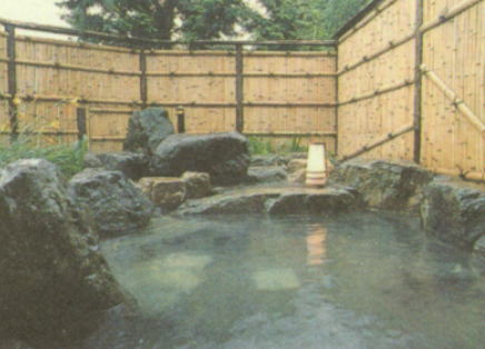 �����Еi����@�z�e������