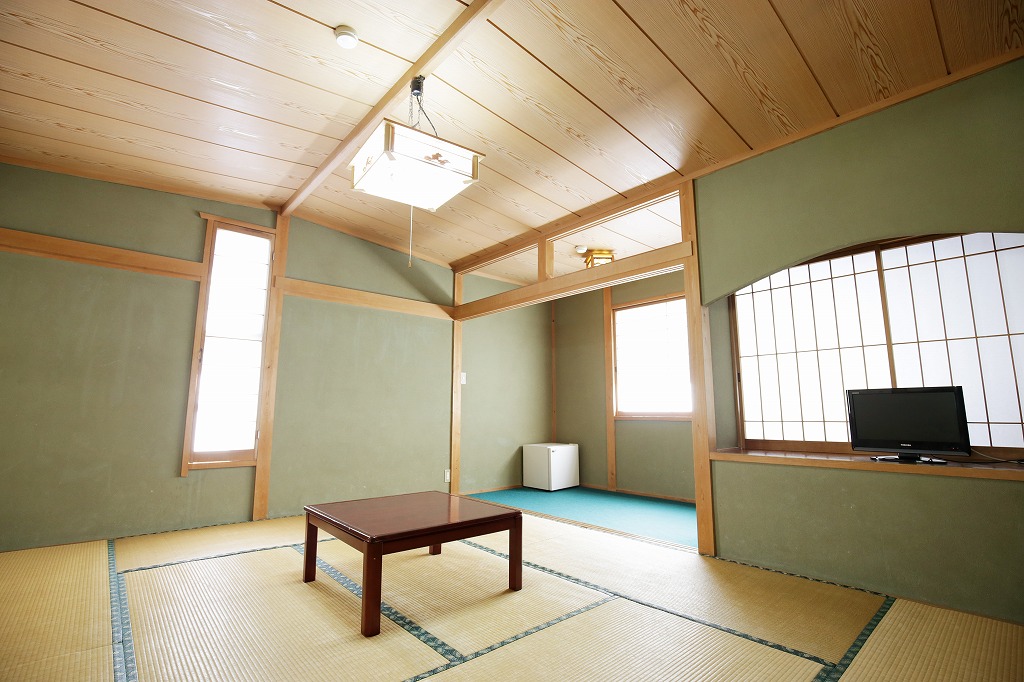 �����Еi�y�o����@���̏h�@������