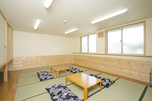 �y���@���� ����