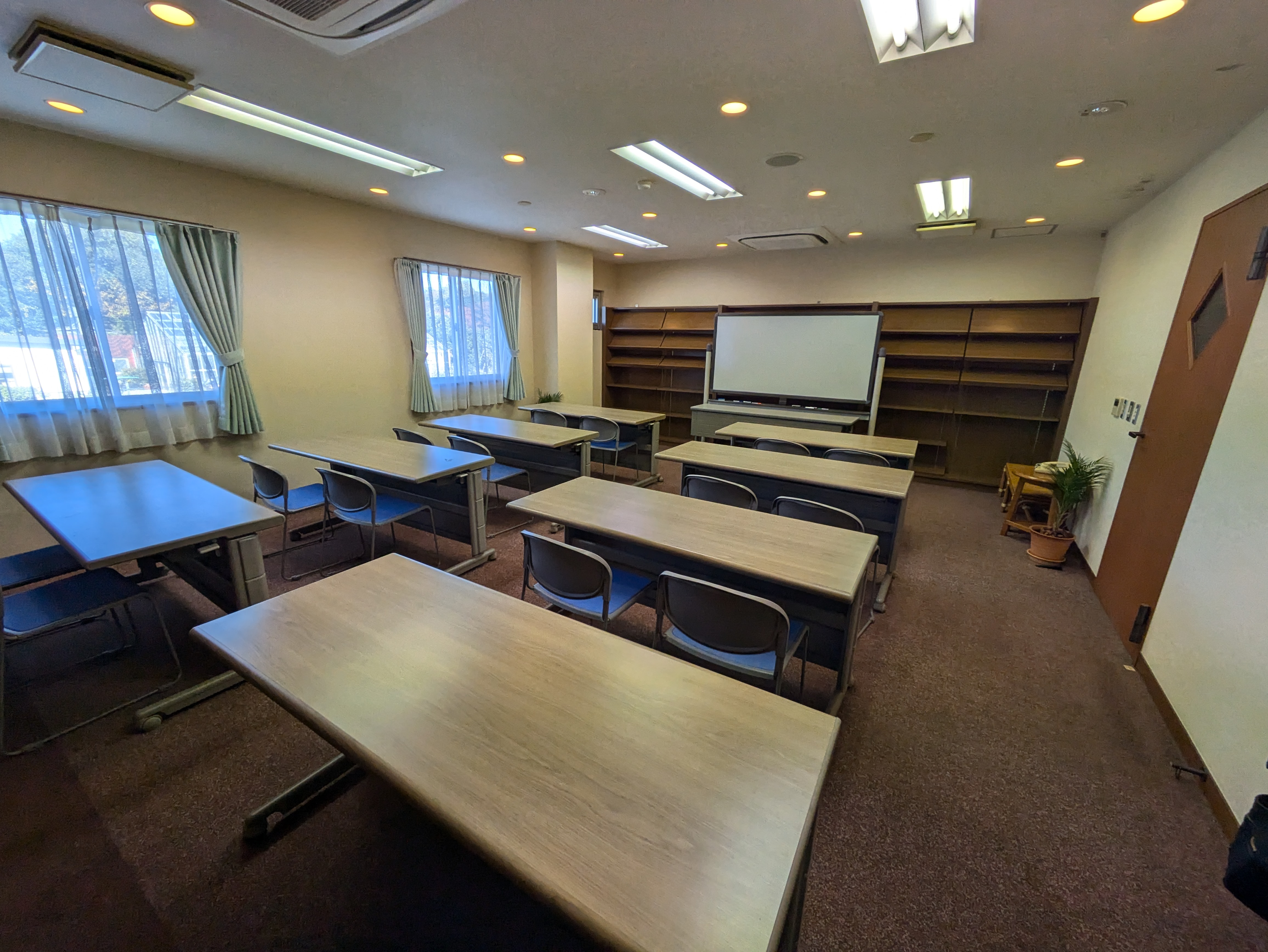 �X�J�C�q���z�e���ɓ�����