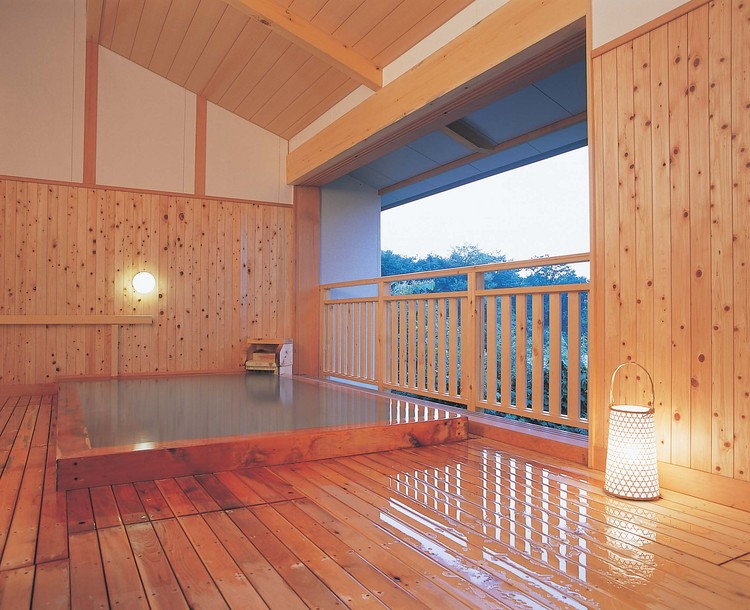 ��������@�z�e���������A�l�b�N�X