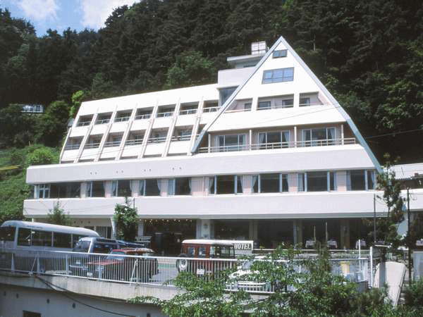 �͌��΁@�΂̃z�e��