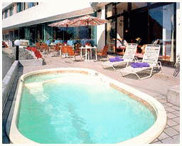 �͌��΁@�΂̃z�e��