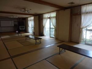 �E��@�������L��