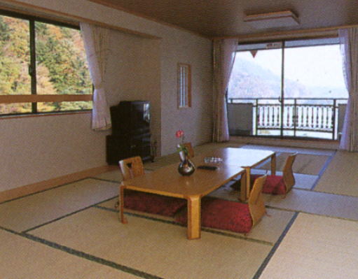 ���i�΁@���i�}�E���g�z�e���@�q��