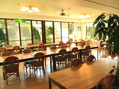 �R���΁@�Ԃ̏h �����₷