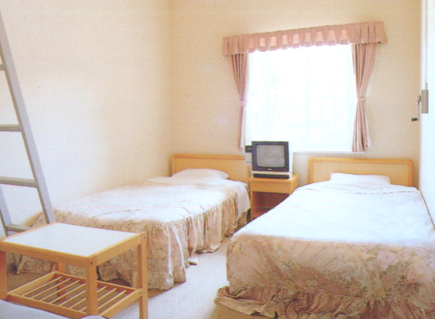 �R���΁@�y���V�����z���C�g�N���[�o